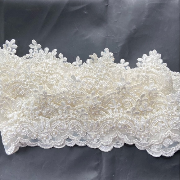 NWOT 7 Yards of Elegant, Almost White Lace Trim/Fabric w/Beads & Floral Stitch - Picture 5 of 16